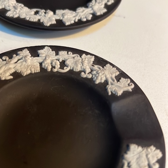 Set of 2 Wedgwood Ashtrays - Black Jasper Ware - England - c. 1960s - Picture 2 of 6